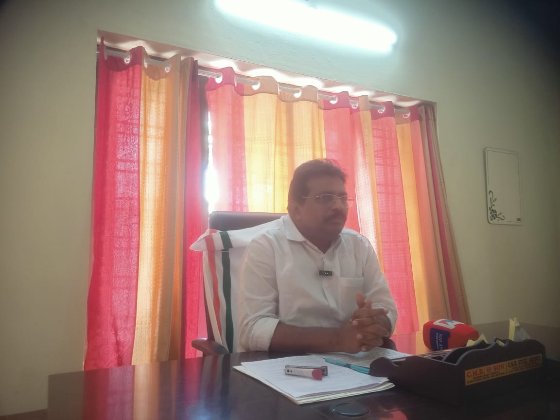 ഉദ്യോഗസ്ഥരും ദേവസ്വം ബോര്‍ഡും അടങ്ങുന്ന തിരുട്ടു സംഘമാണ് സ്വര്‍ണ്ണ മോഷണം നടത്തിയതെന്ന് കൊടികുന്നിൽ സുരേഷ് എം.പി